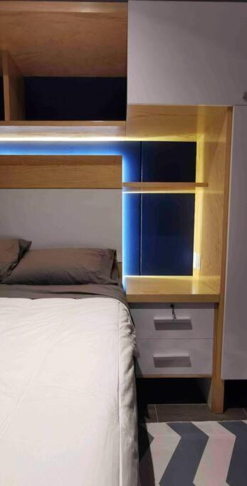 Modern Artist Apt., Overlooking Parque Espana Appartement